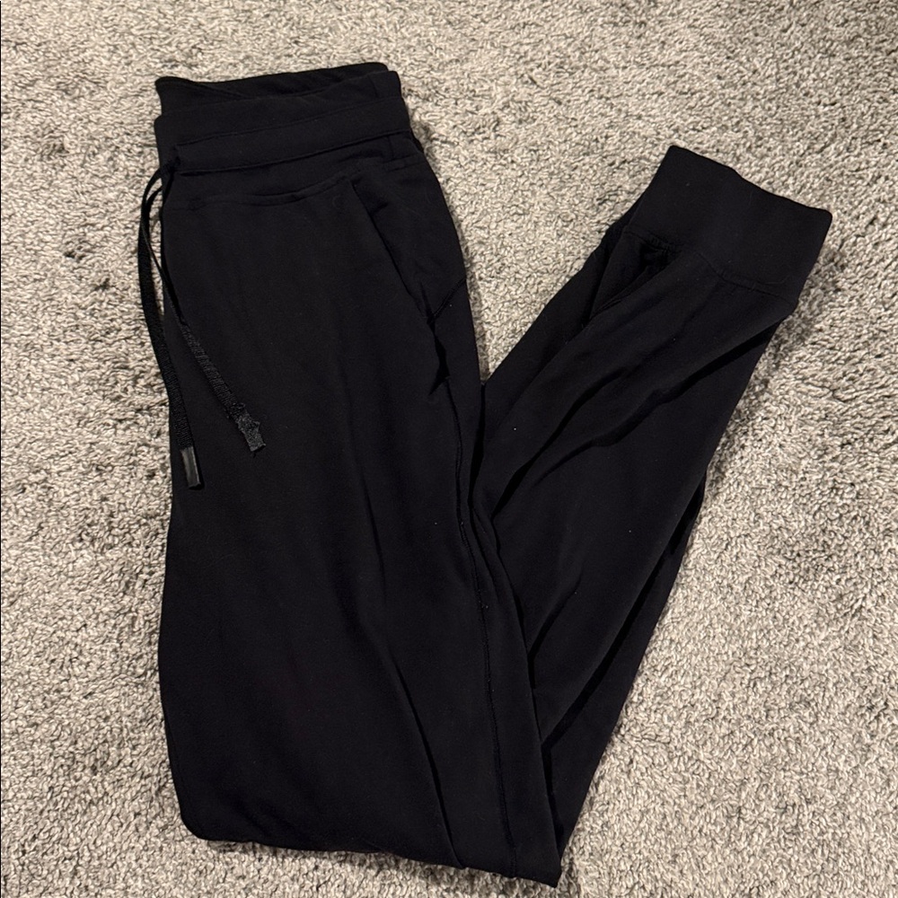 Black Lululemon jogger